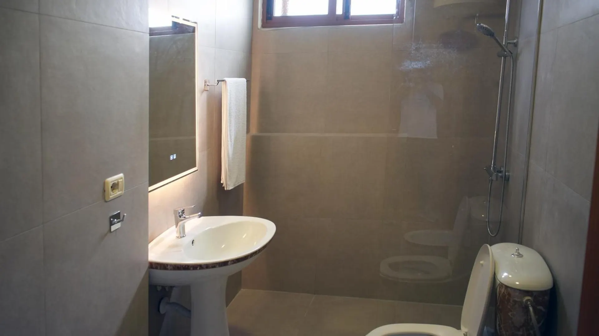 Melek Luxury Apartment Unit 15 Gjirokaster